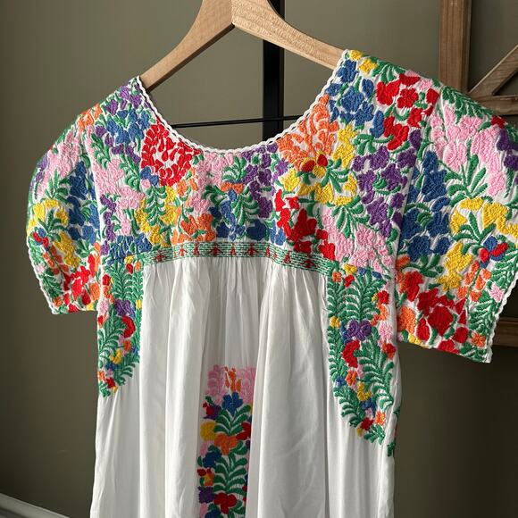 J. Marie Floral Embroidered Shift Mini Marie Dress Size Small - Picture 3 of 7